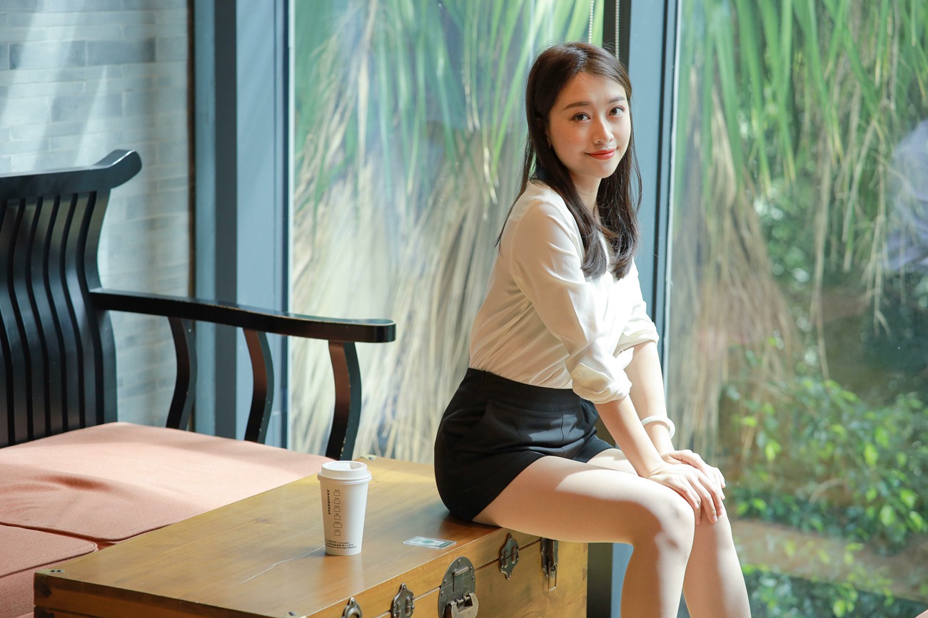 图片[28]-[IESS异思趣向] 耽丝 211118 沙发上的佳人小婕 [100P] – 速更版-美库