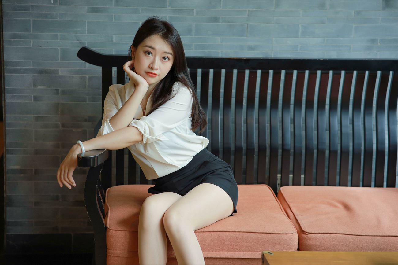 图片[50]-[IESS异思趣向] 耽丝 211118 沙发上的佳人小婕 [100P] – 速更版-美库