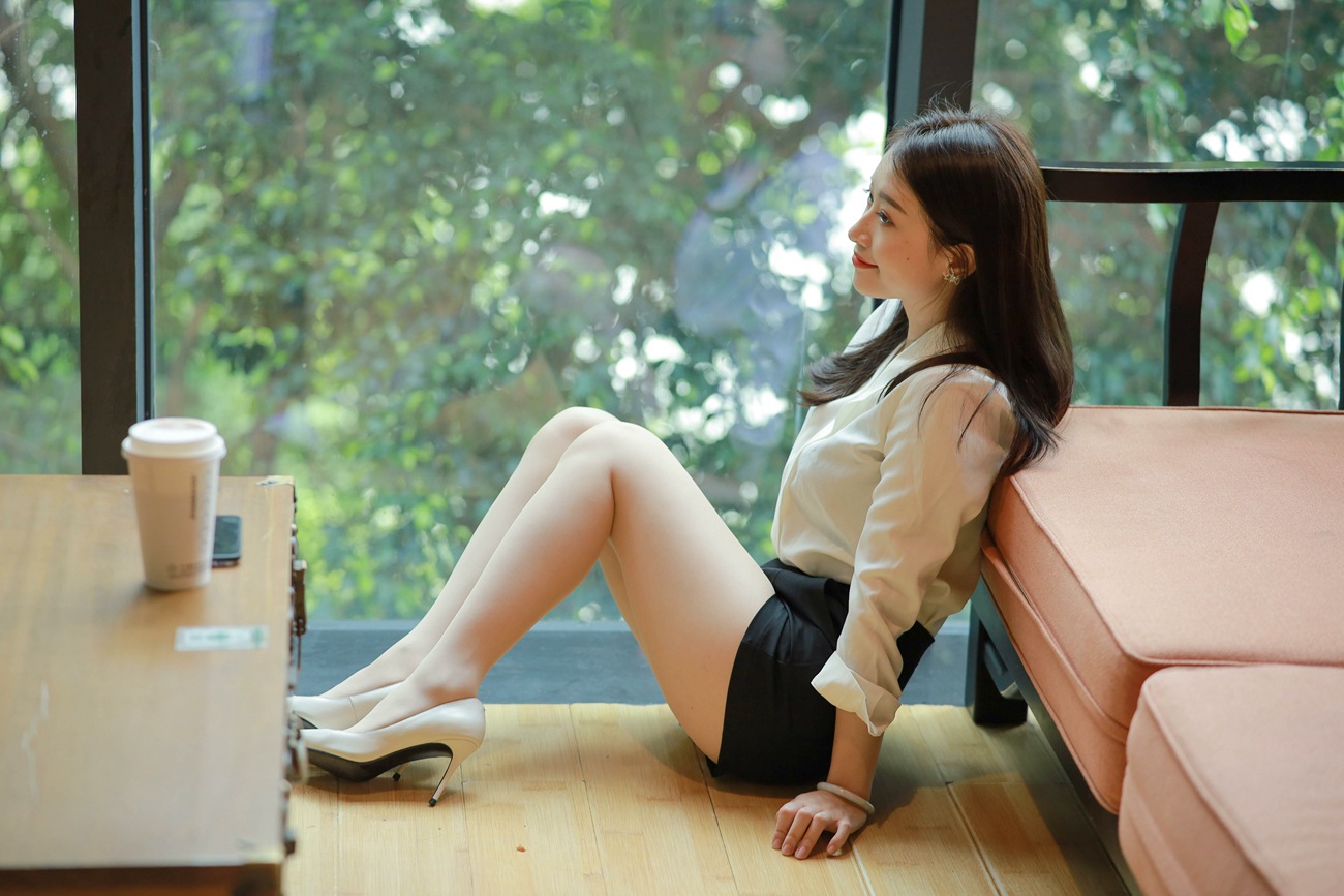 图片[75]-[IESS异思趣向] 耽丝 211118 沙发上的佳人小婕 [100P] – 速更版-美库