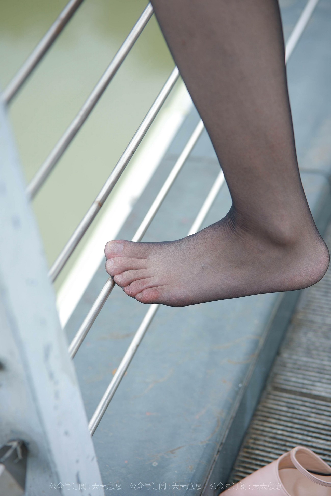 图片[58]-[IESS异思趣向] 2021.10.20 丝享家953：小婕《桥上的美女》[96P] – 速更版-美库