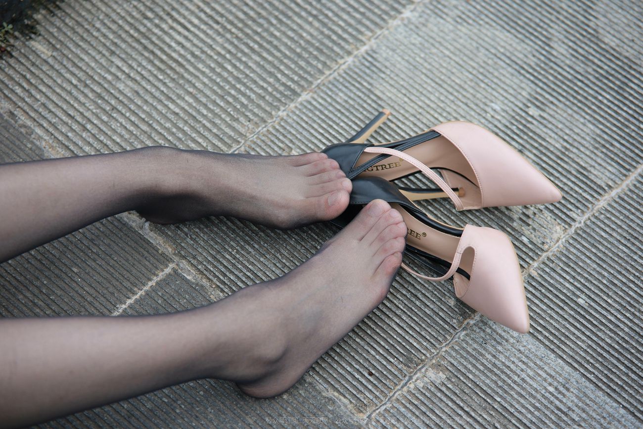 图片[78]-[IESS异思趣向] 2021.10.20 丝享家953：小婕《桥上的美女》[96P] – 速更版-美库