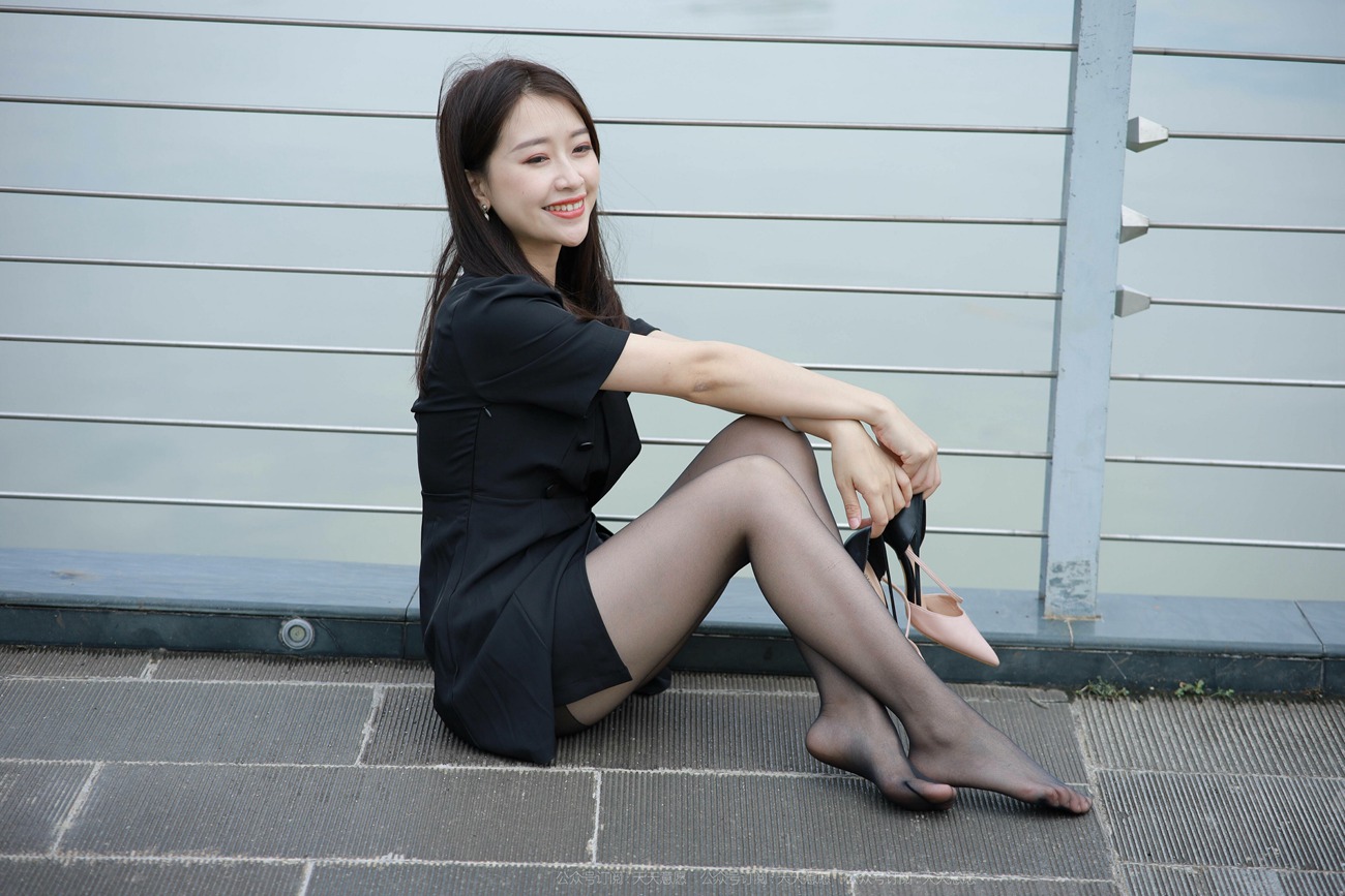 图片[83]-[IESS异思趣向] 2021.10.20 丝享家953：小婕《桥上的美女》[96P] – 速更版-美库