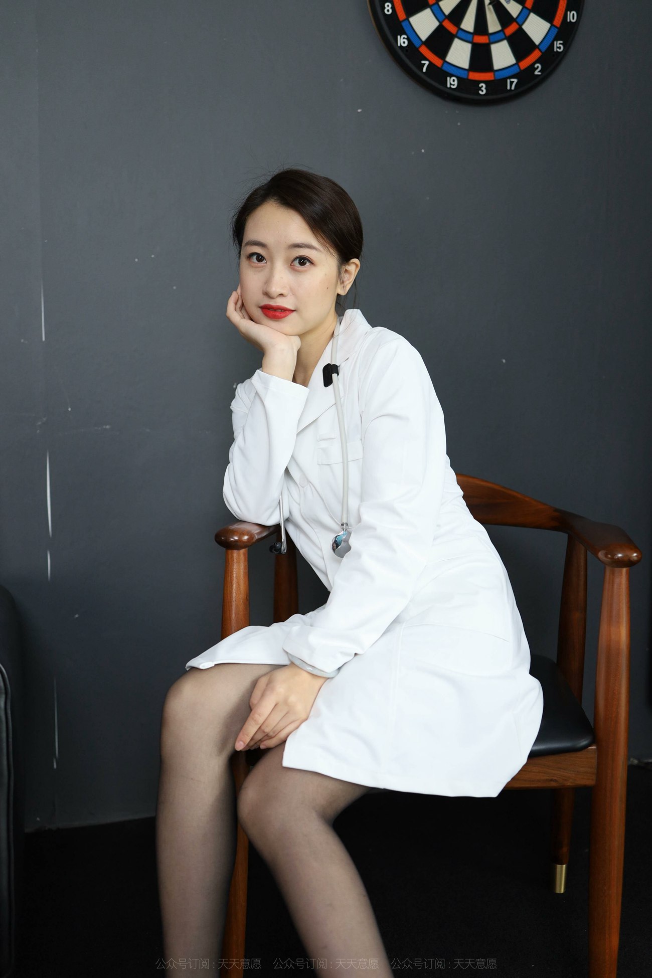 图片[42]-[IESS异思趣向] 耽丝 211106 美女医生小婕 [89P] – 速更版-美库