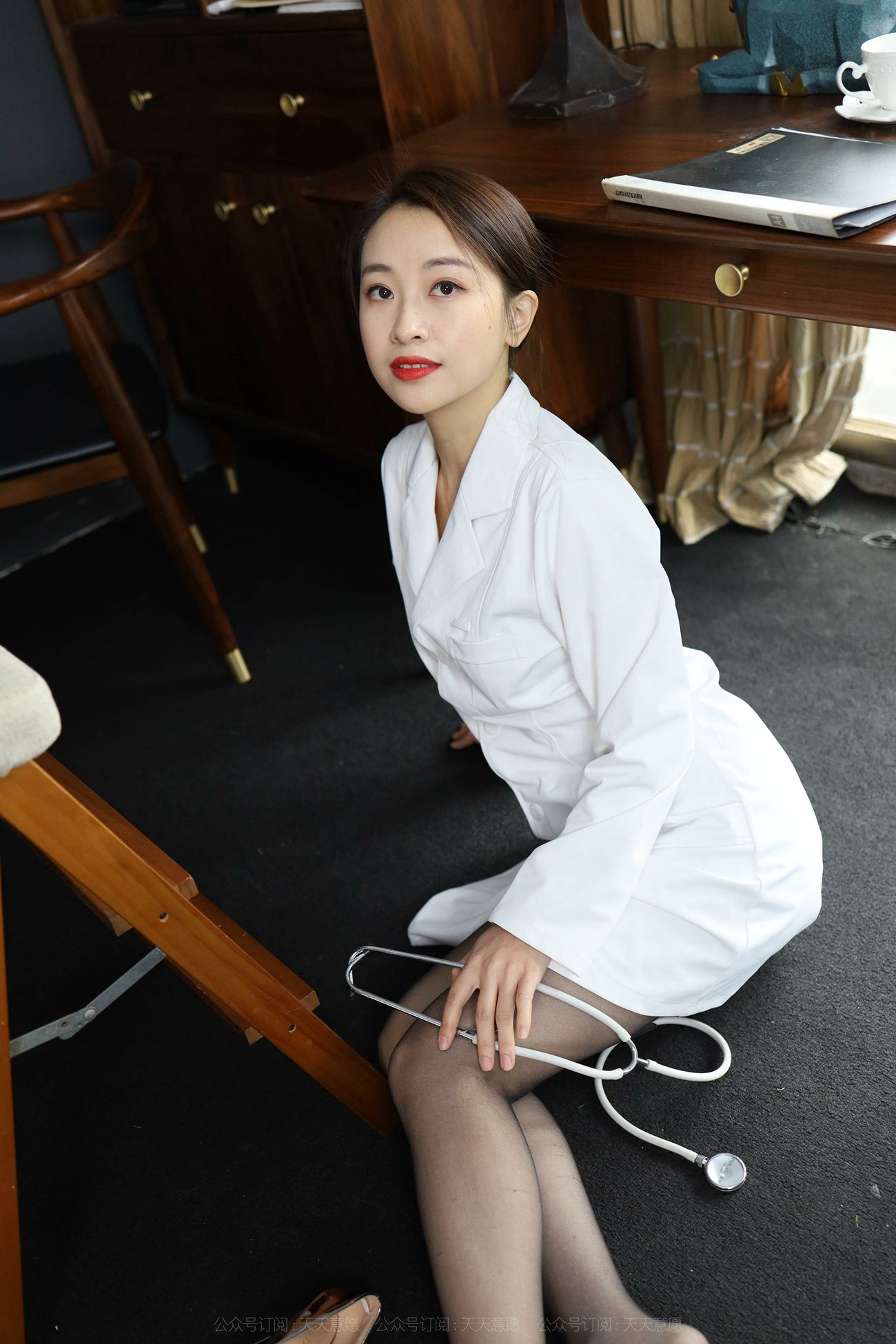 图片[87]-[IESS异思趣向] 耽丝 211106 美女医生小婕 [89P] – 速更版-美库