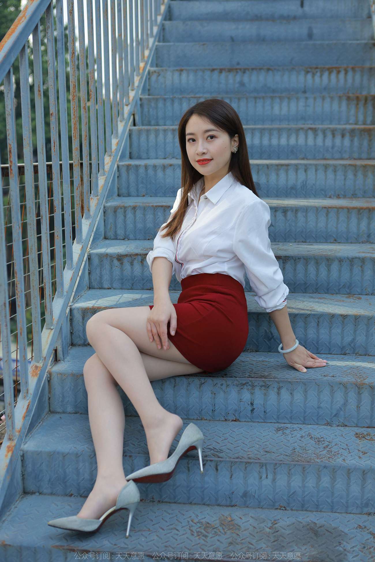 图片[17]-[IESS异思趣向] 耽丝 211108 奋的红裙女员工小婕 [87P] – 速更版-美库