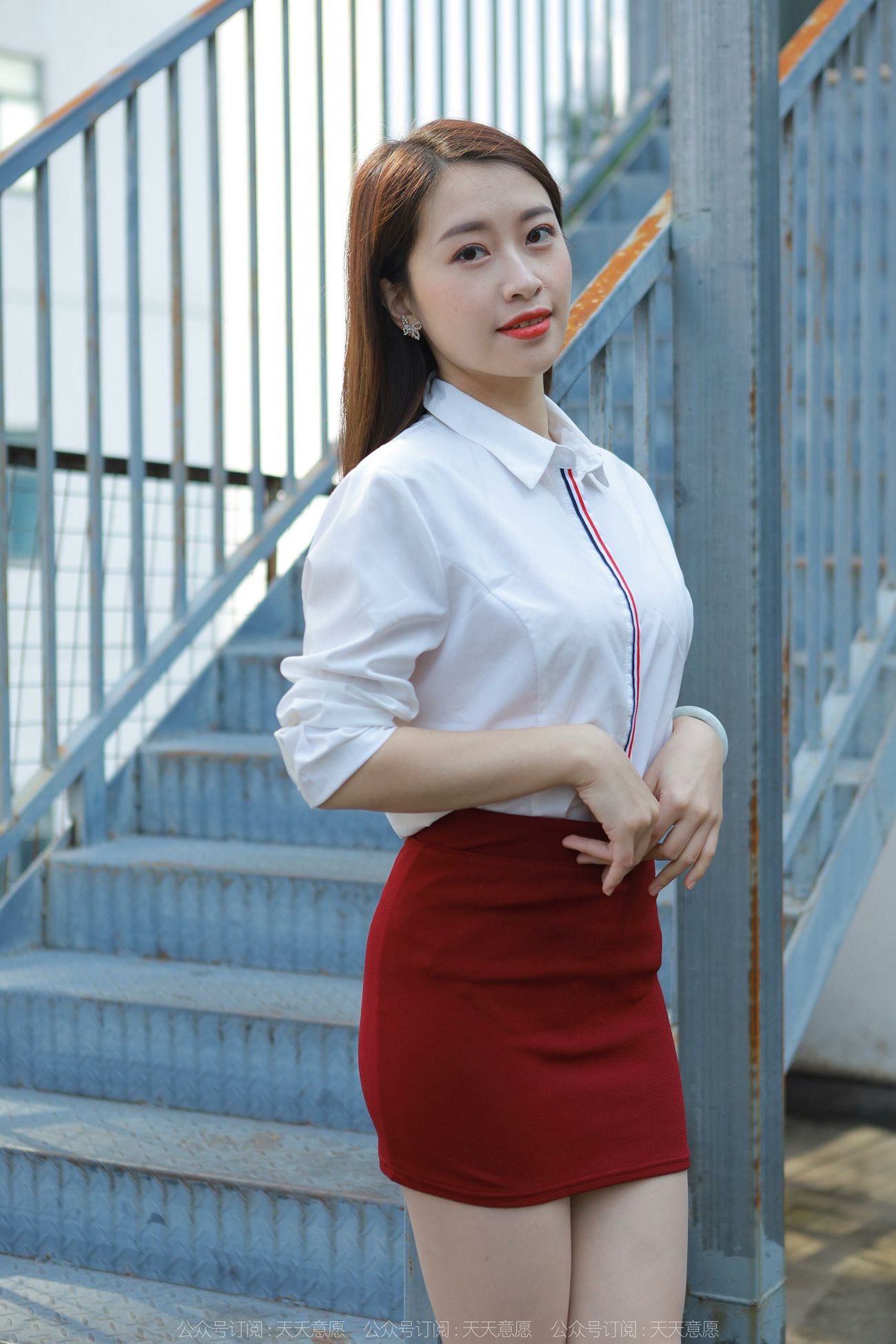 图片[44]-[IESS异思趣向] 耽丝 211108 奋的红裙女员工小婕 [87P] – 速更版-美库