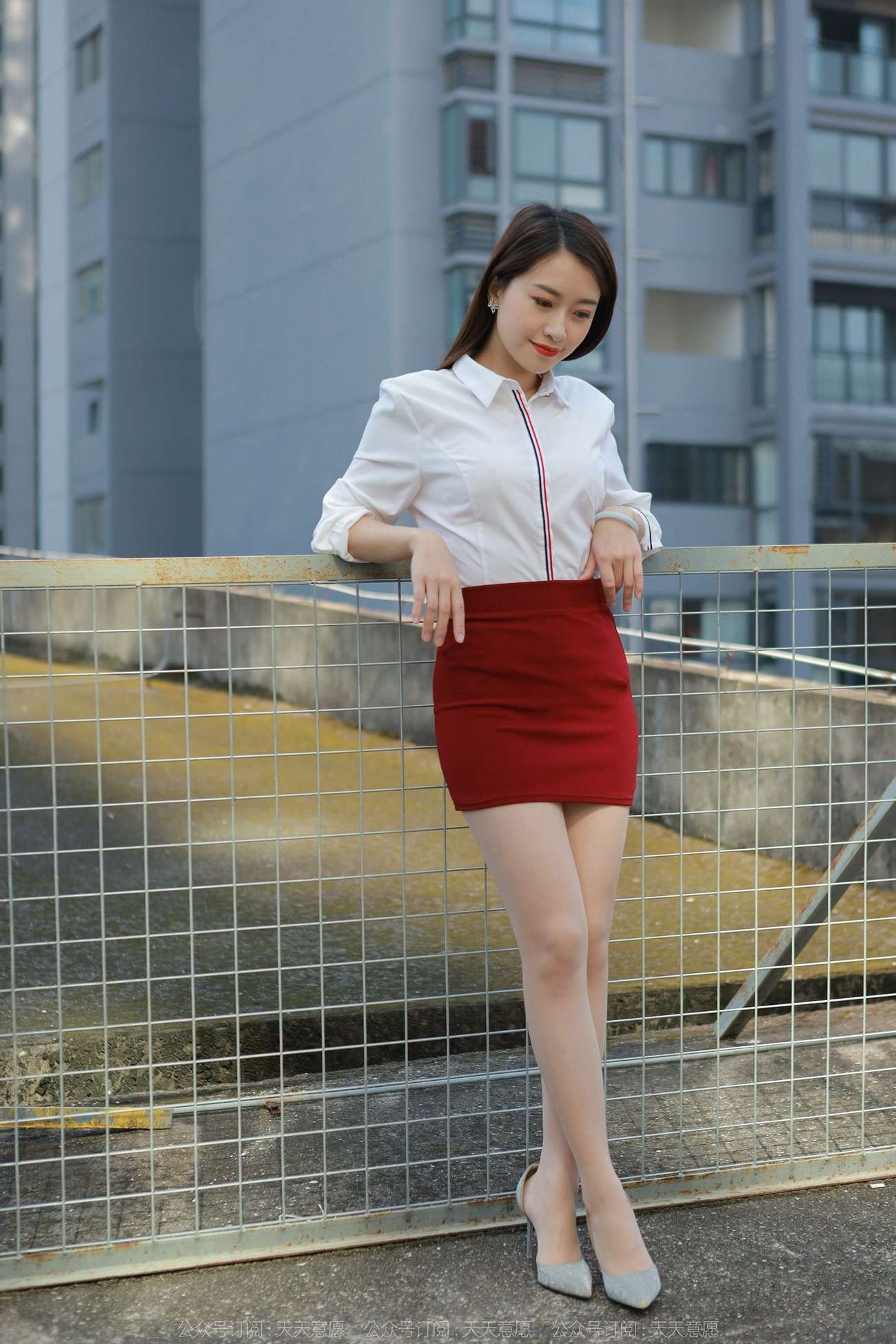 图片[83]-[IESS异思趣向] 耽丝 211108 奋的红裙女员工小婕 [87P] – 速更版-美库