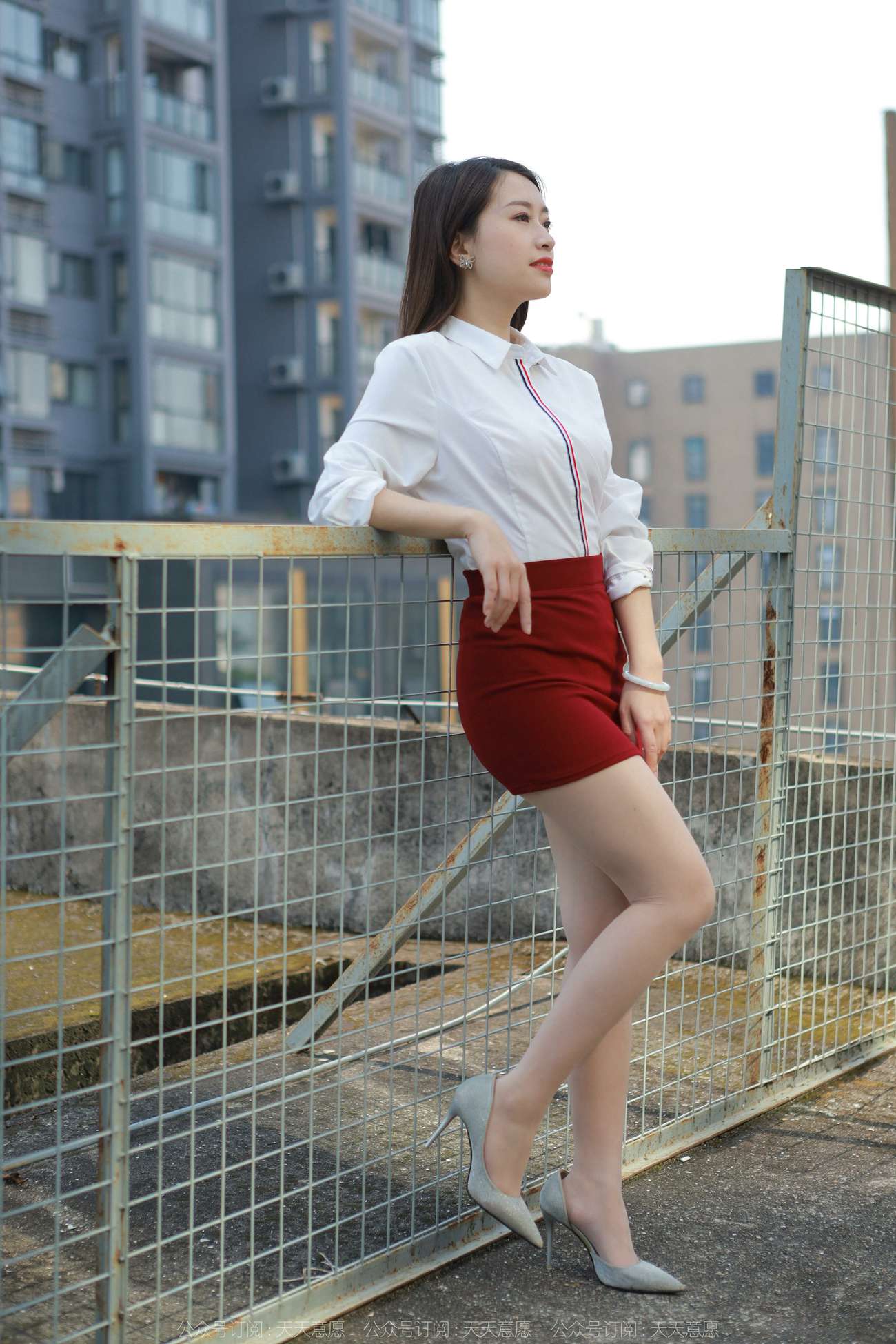 图片[86]-[IESS异思趣向] 耽丝 211108 奋的红裙女员工小婕 [87P] – 速更版-美库