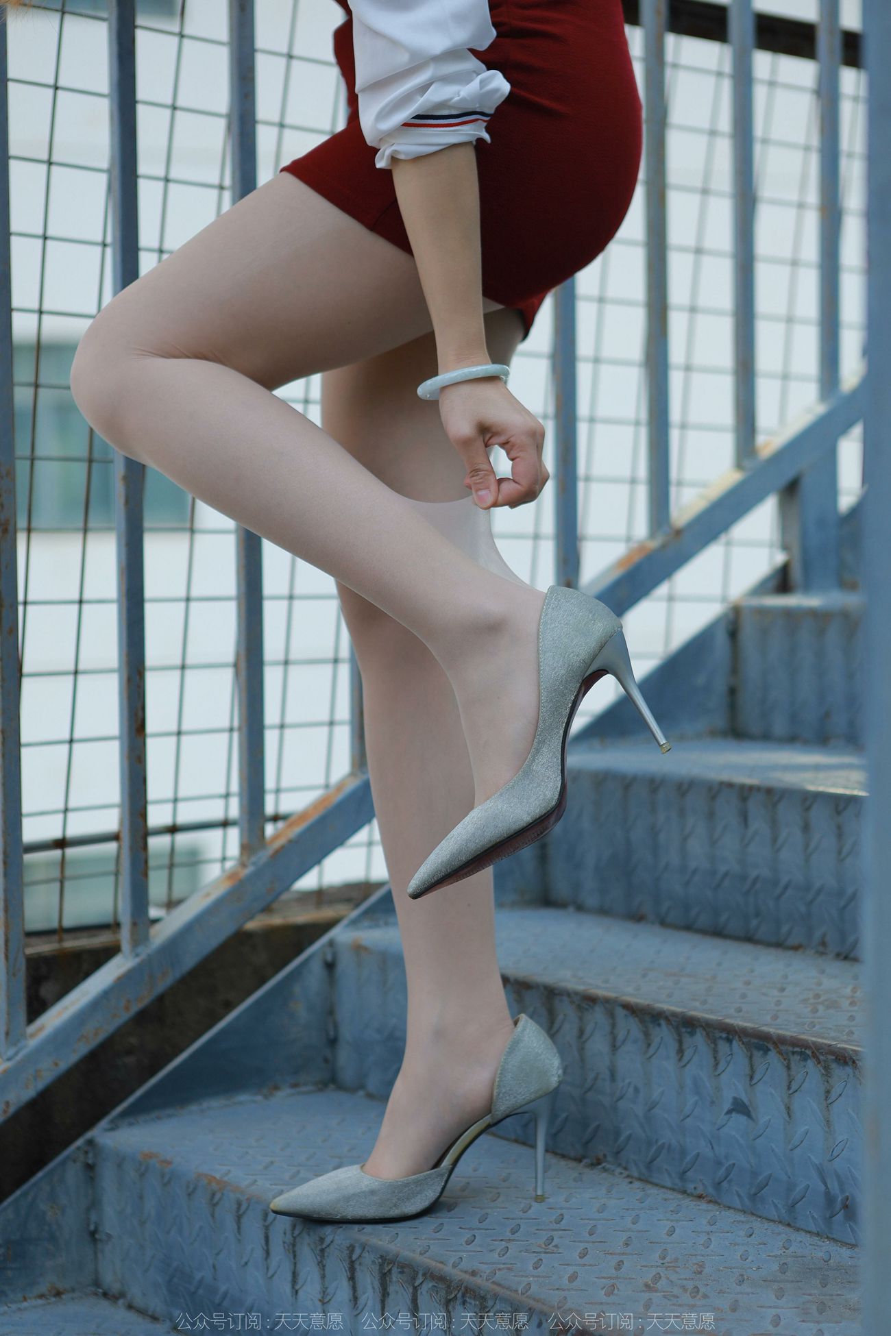 图片[88]-[IESS异思趣向] 耽丝 211108 奋的红裙女员工小婕 [87P] – 速更版-美库