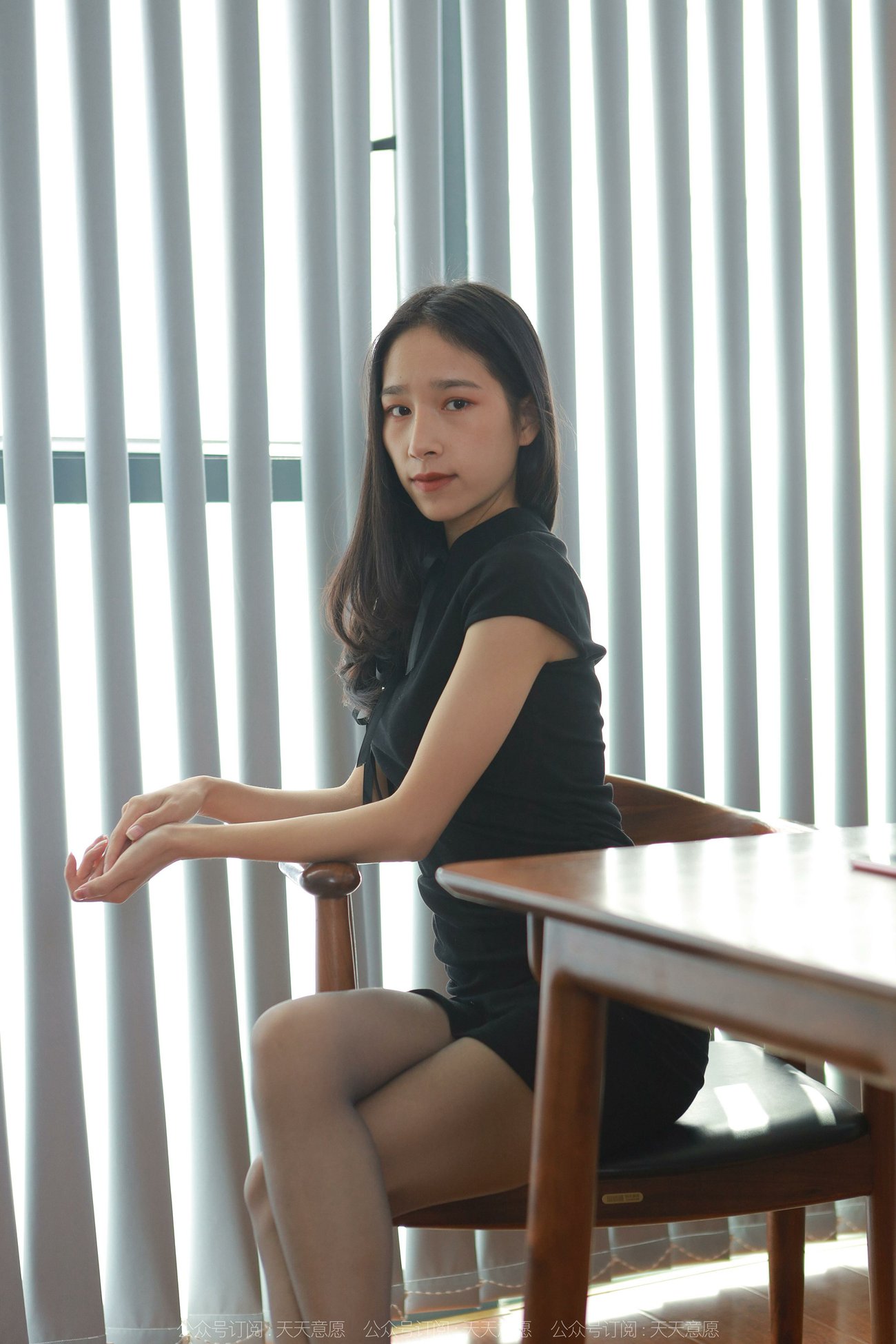 图片[10]-[IESS异思趣向] 耽丝 211118 美子桌下的红色高跟鞋 [106P] – 速更版-美库