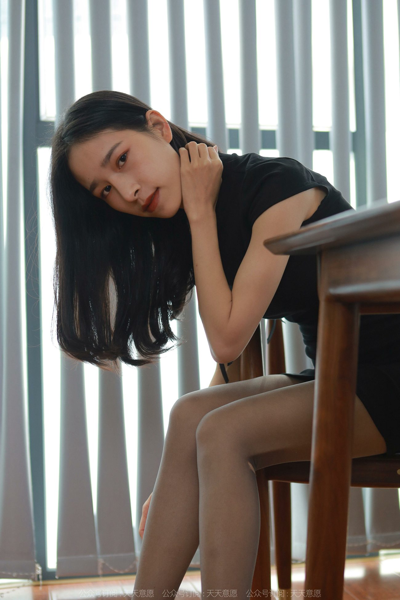 图片[17]-[IESS异思趣向] 耽丝 211118 美子桌下的红色高跟鞋 [106P] – 速更版-美库