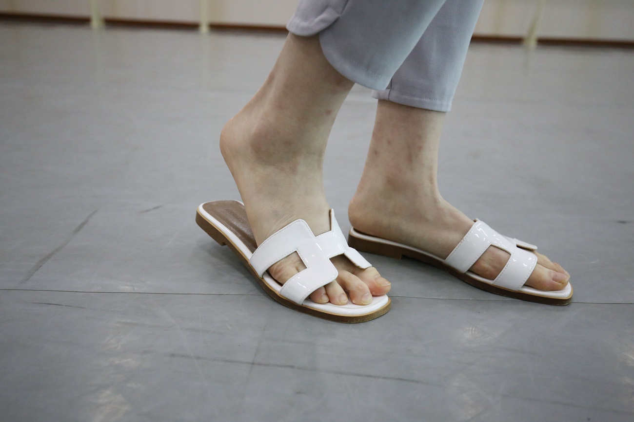 图片[101]-大西瓜爱牙膏-早期作品-Z1 休闲裤少女 [180P] – 速更版-美库