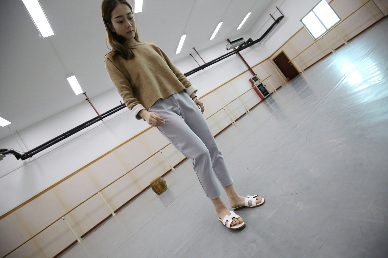 图片[116]-大西瓜爱牙膏-早期作品-Z1 休闲裤少女 [180P] – 速更版-美库