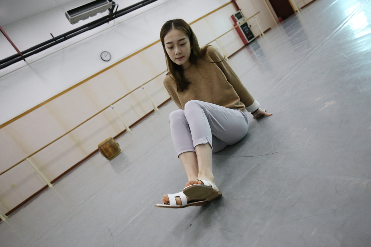 图片[123]-大西瓜爱牙膏-早期作品-Z1 休闲裤少女 [180P] – 速更版-美库