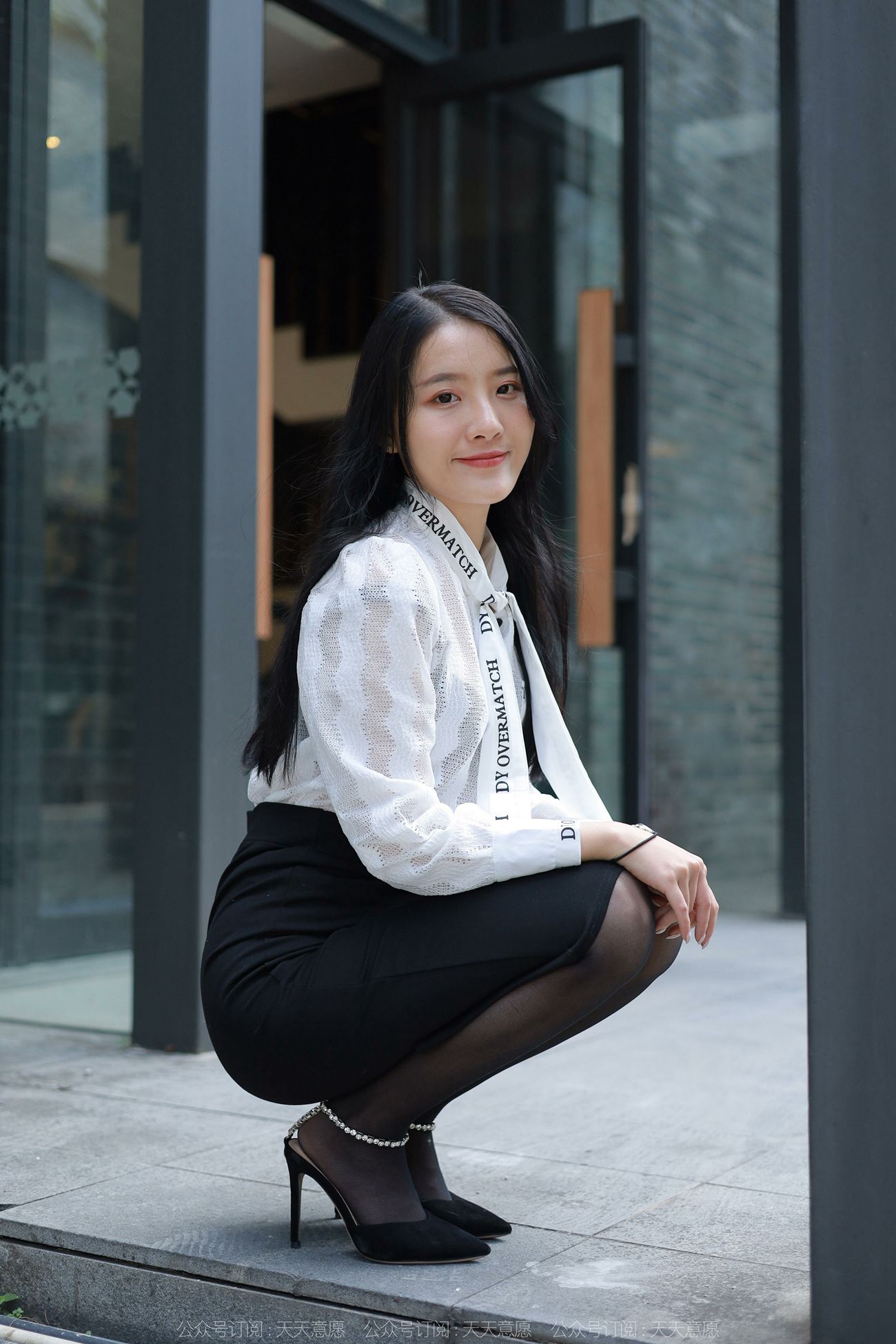 图片[22]-[IESS异思趣向] 耽丝 211122 婉萍的窄裙黑丝装 [90P] – 速更版-美库