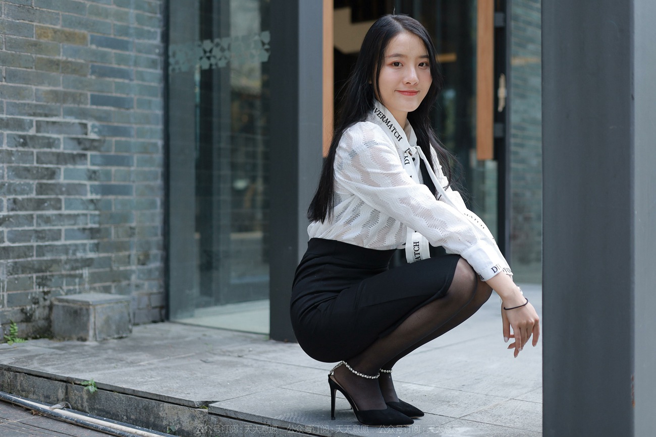 图片[23]-[IESS异思趣向] 耽丝 211122 婉萍的窄裙黑丝装 [90P] – 速更版-美库