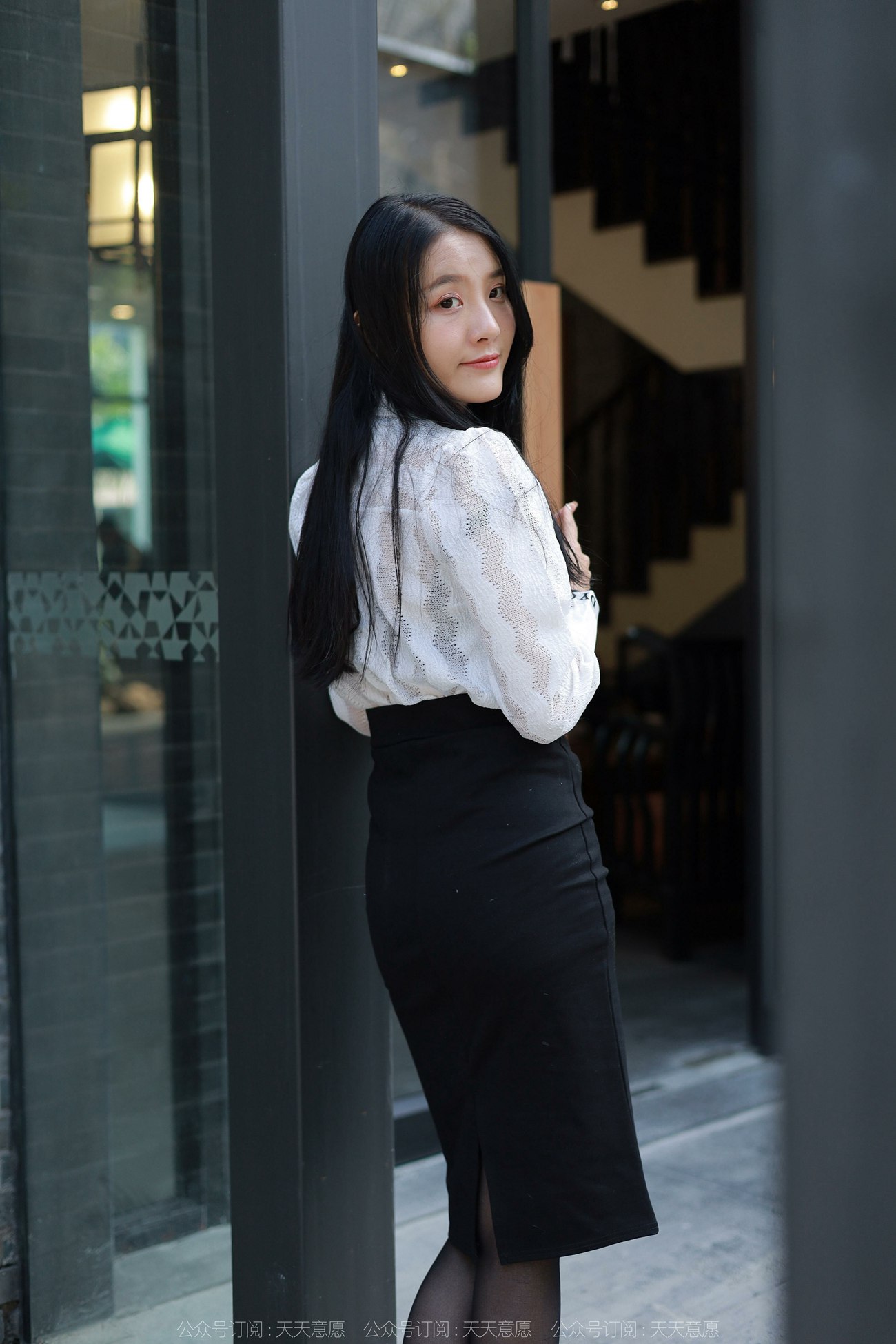 图片[33]-[IESS异思趣向] 耽丝 211122 婉萍的窄裙黑丝装 [90P] – 速更版-美库