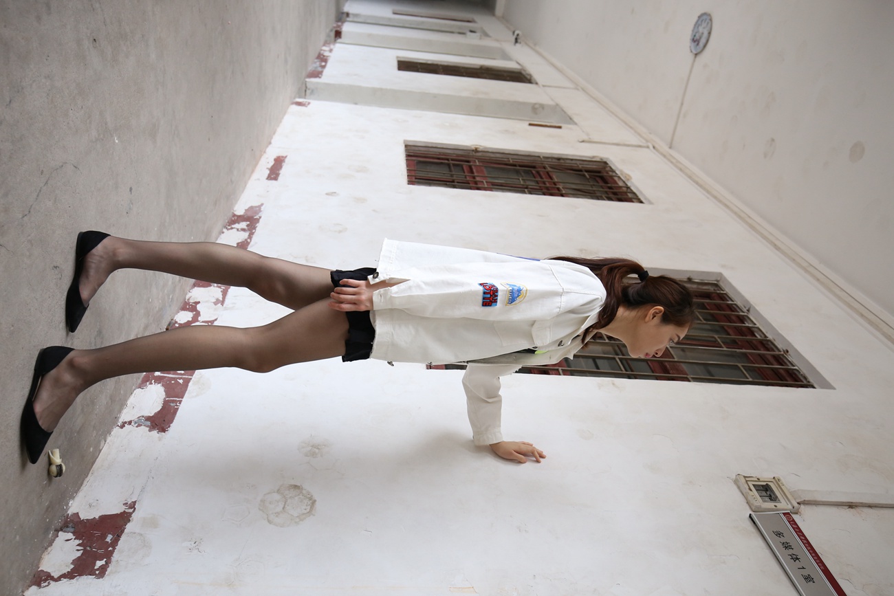 图片[14]-大西瓜爱牙膏-早期作品-Z2-2 衬黑丝袜 (2) [240P] – 速更版-美库