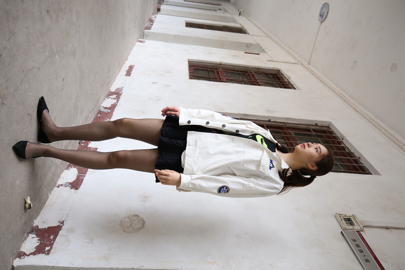 图片[16]-大西瓜爱牙膏-早期作品-Z2-2 衬黑丝袜 (2) [240P] – 速更版-美库