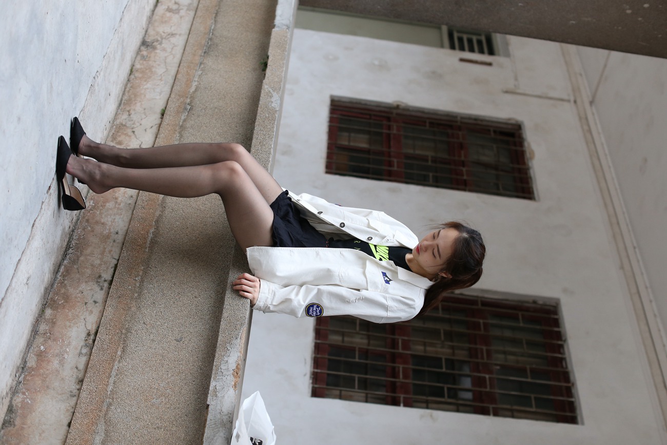 图片[32]-大西瓜爱牙膏-早期作品-Z2-2 衬黑丝袜 (1) [232P] – 速更版-美库