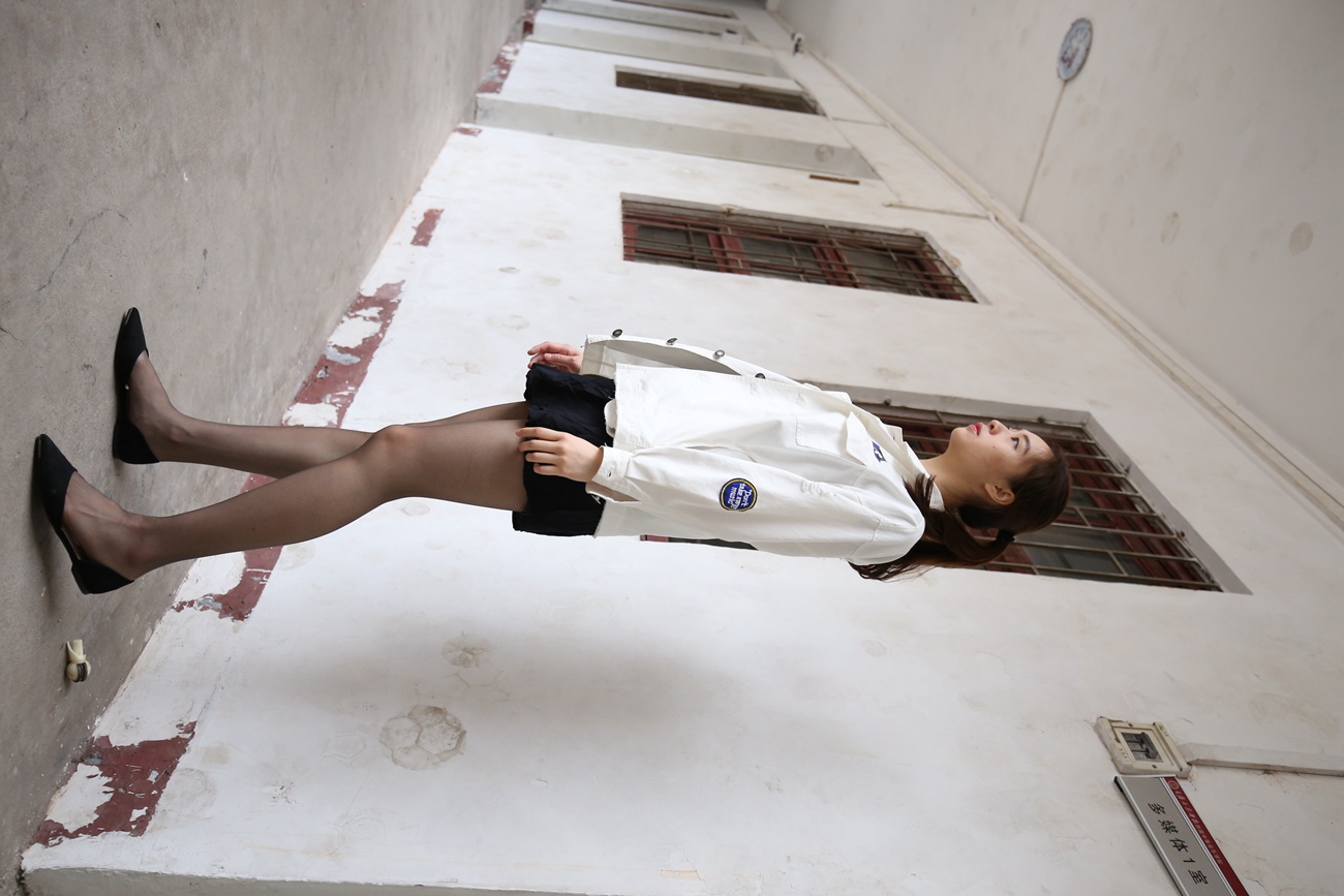 图片[17]-大西瓜爱牙膏-早期作品-Z2-2 衬黑丝袜 (2) [240P] – 速更版-美库