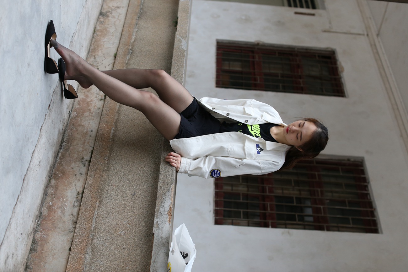 图片[35]-大西瓜爱牙膏-早期作品-Z2-2 衬黑丝袜 (1) [232P] – 速更版-美库