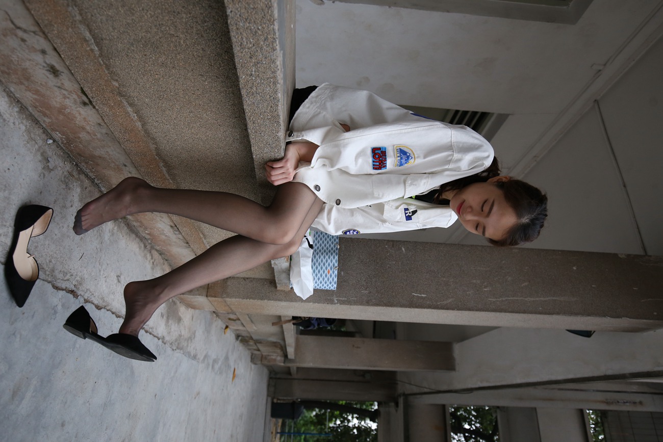 图片[100]-大西瓜爱牙膏-早期作品-Z2-2 衬黑丝袜 (1) [232P] – 速更版-美库