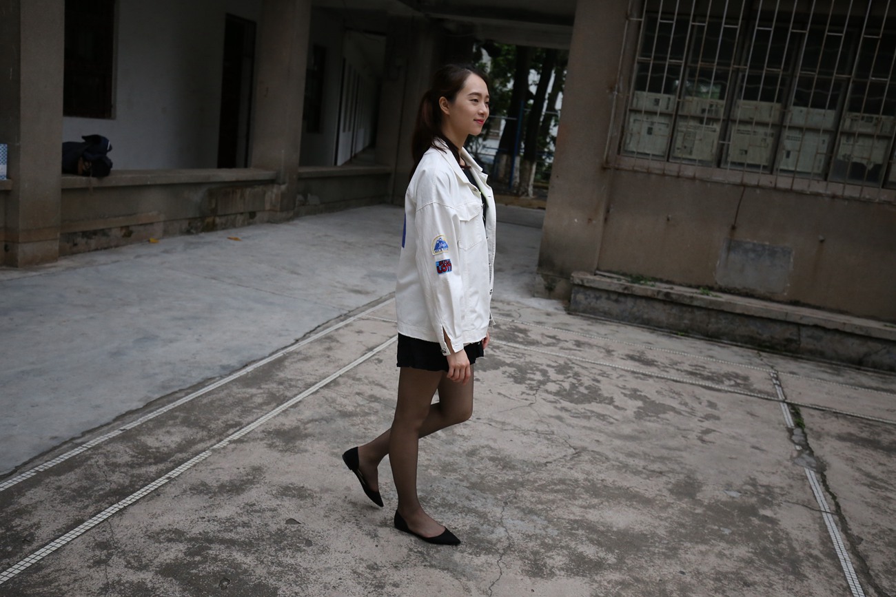 图片[54]-大西瓜爱牙膏-早期作品-Z2-2 衬黑丝袜 (2) [240P] – 速更版-美库