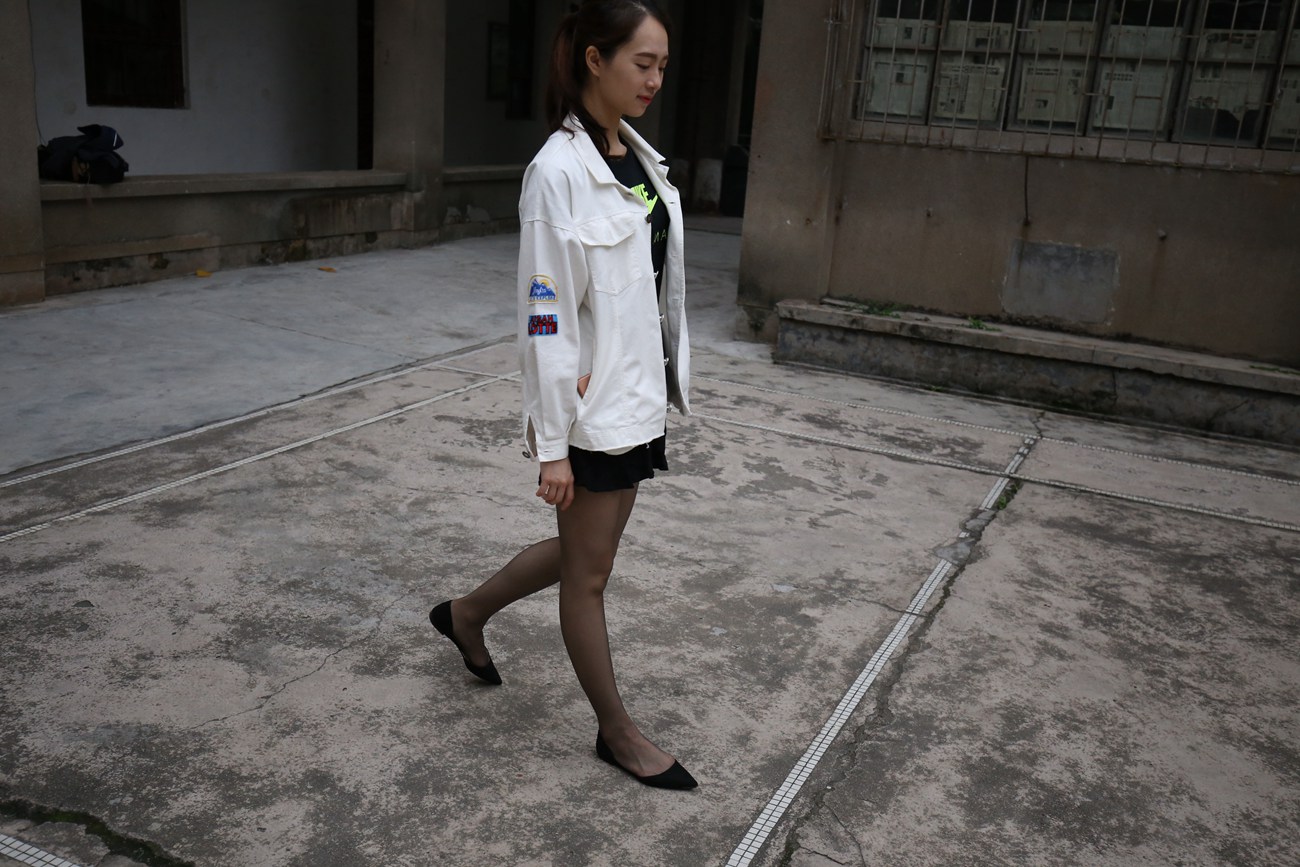 图片[56]-大西瓜爱牙膏-早期作品-Z2-2 衬黑丝袜 (2) [240P] – 速更版-美库