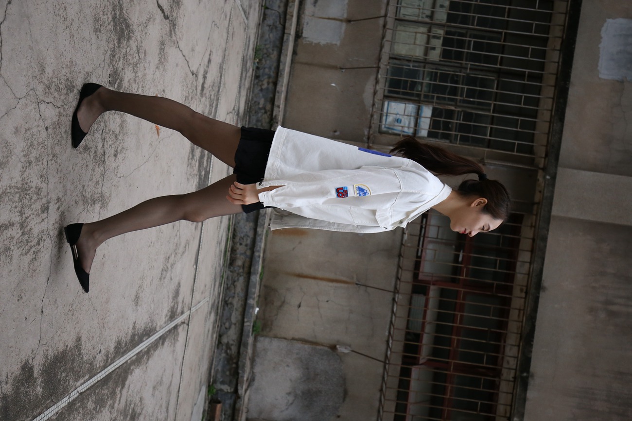 图片[73]-大西瓜爱牙膏-早期作品-Z2-2 衬黑丝袜 (2) [240P] – 速更版-美库