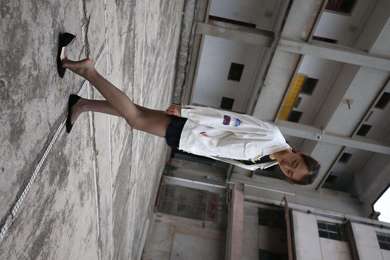 图片[98]-大西瓜爱牙膏-早期作品-Z2-2 衬黑丝袜 (2) [240P] – 速更版-美库