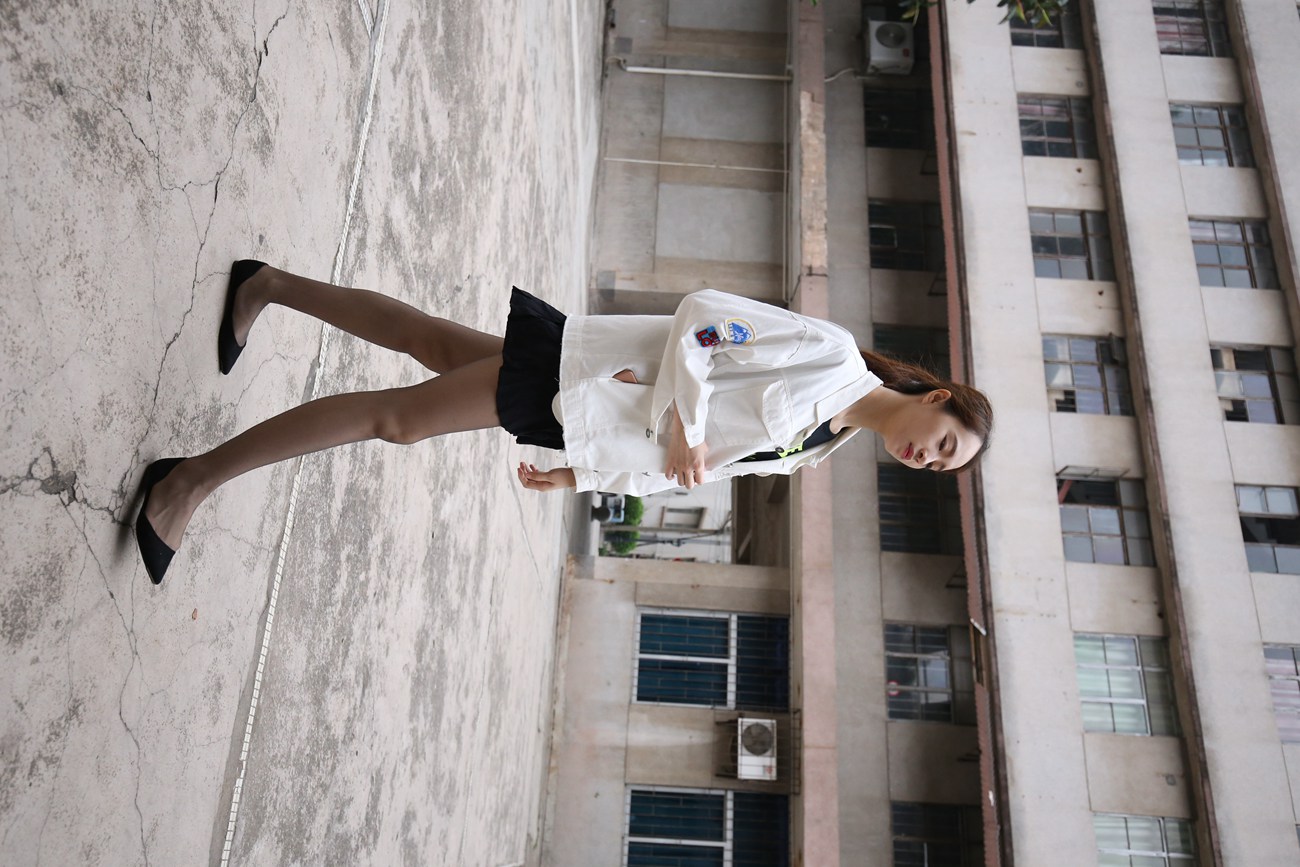 图片[119]-大西瓜爱牙膏-早期作品-Z2-2 衬黑丝袜 (2) [240P] – 速更版-美库