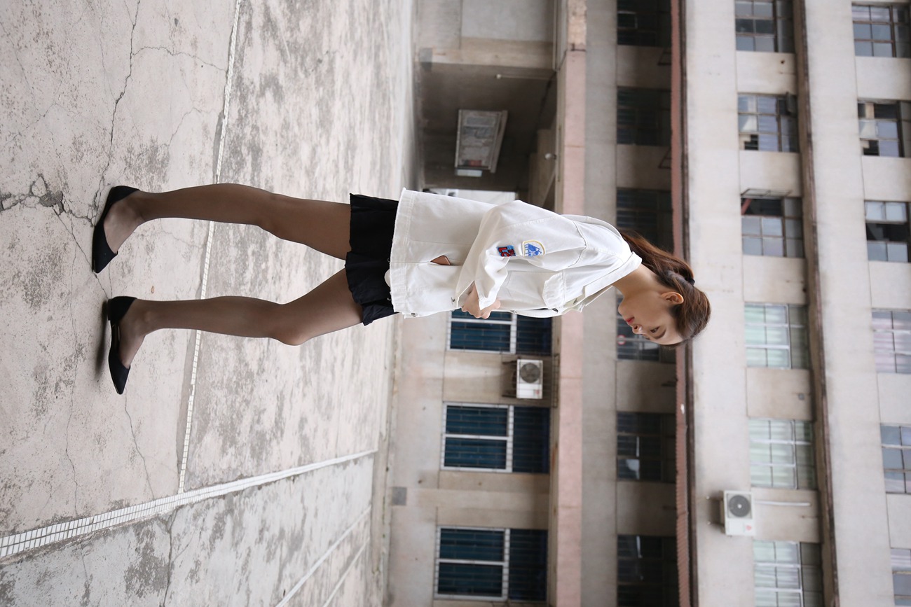 图片[120]-大西瓜爱牙膏-早期作品-Z2-2 衬黑丝袜 (2) [240P] – 速更版-美库