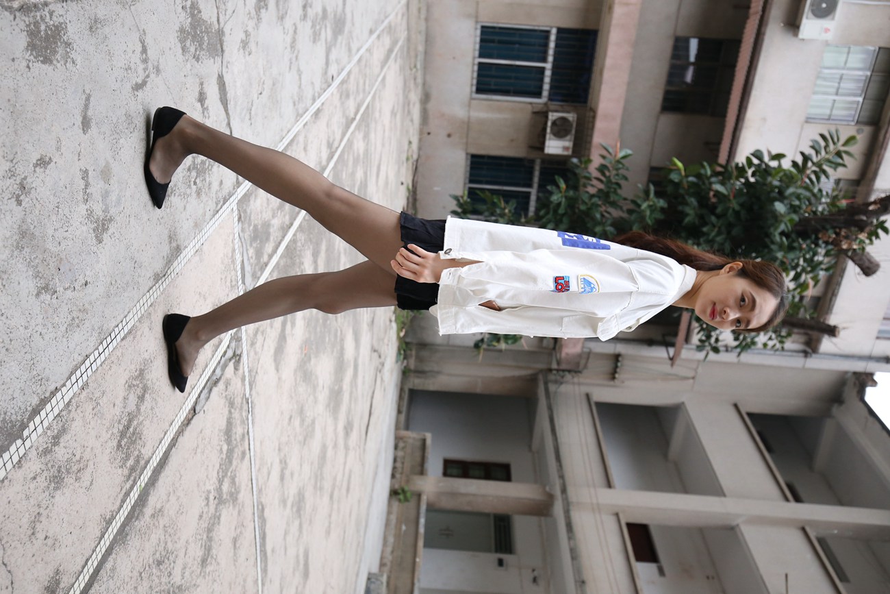 图片[122]-大西瓜爱牙膏-早期作品-Z2-2 衬黑丝袜 (2) [240P] – 速更版-美库