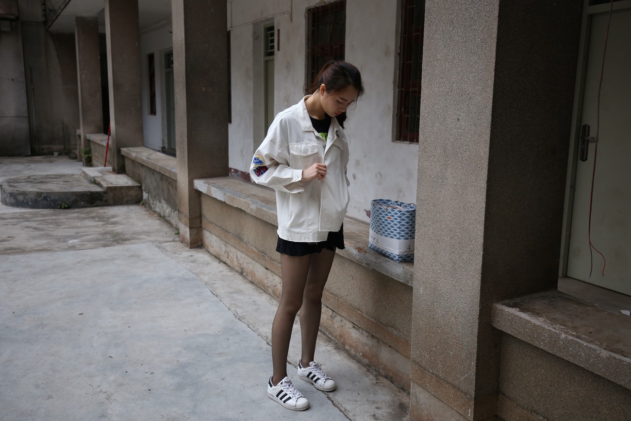 图片[230]-大西瓜爱牙膏-早期作品-Z2-2 衬黑丝袜 (1) [232P] – 速更版-美库