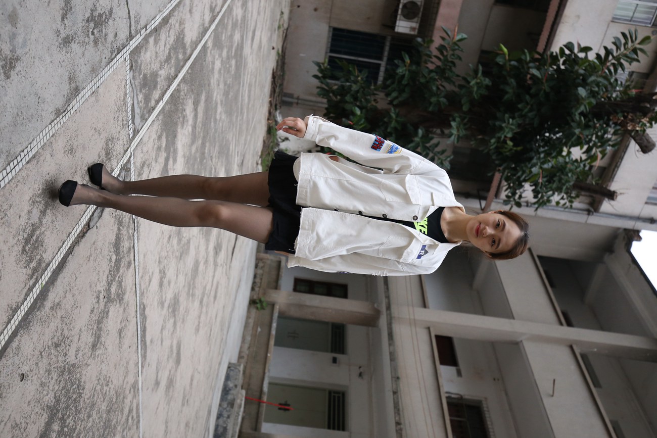 图片[124]-大西瓜爱牙膏-早期作品-Z2-2 衬黑丝袜 (2) [240P] – 速更版-美库