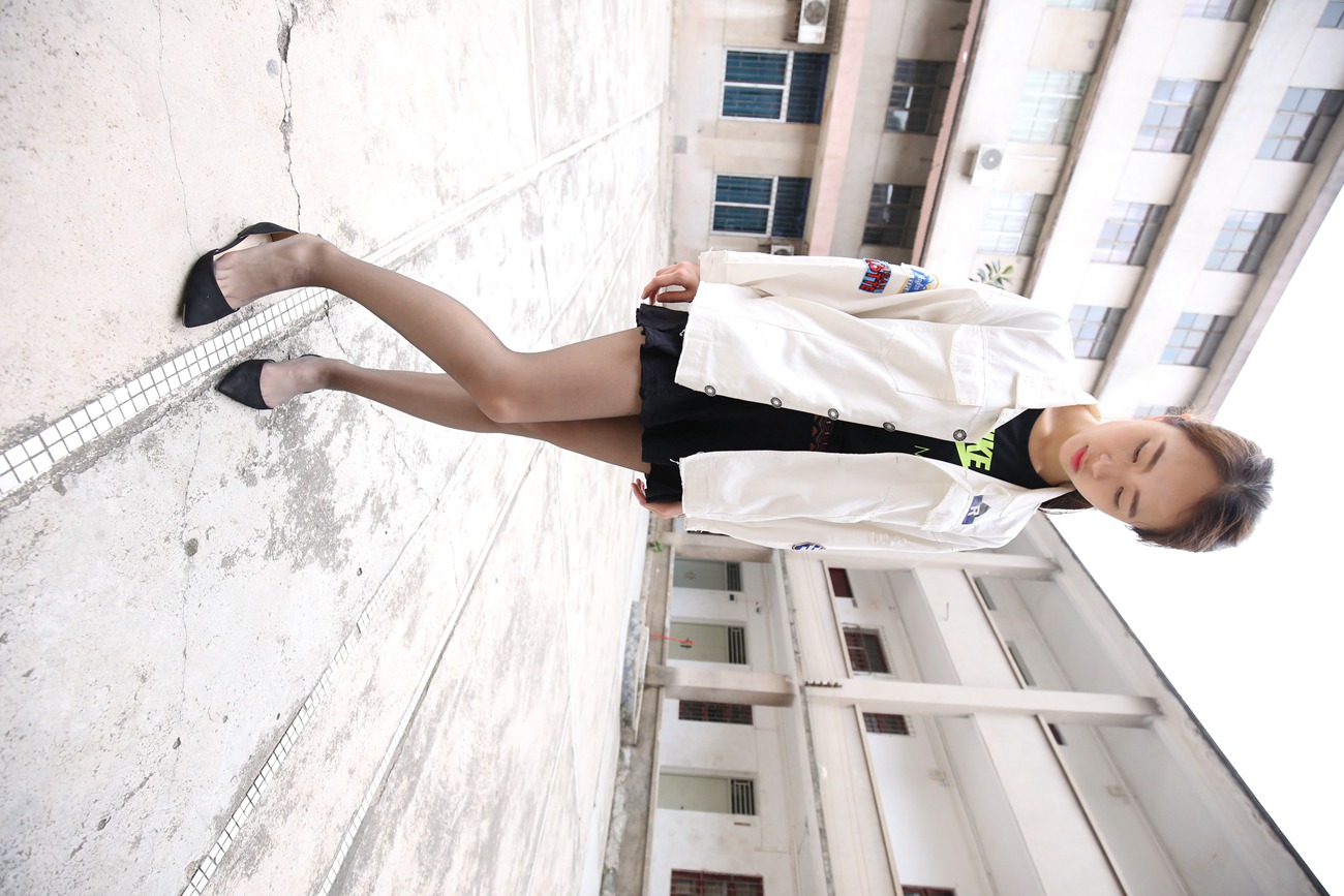 图片[161]-大西瓜爱牙膏-早期作品-Z2-2 衬黑丝袜 (2) [240P] – 速更版-美库