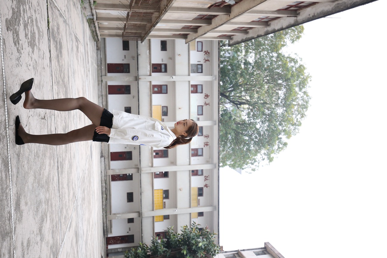 图片[178]-大西瓜爱牙膏-早期作品-Z2-2 衬黑丝袜 (2) [240P] – 速更版-美库