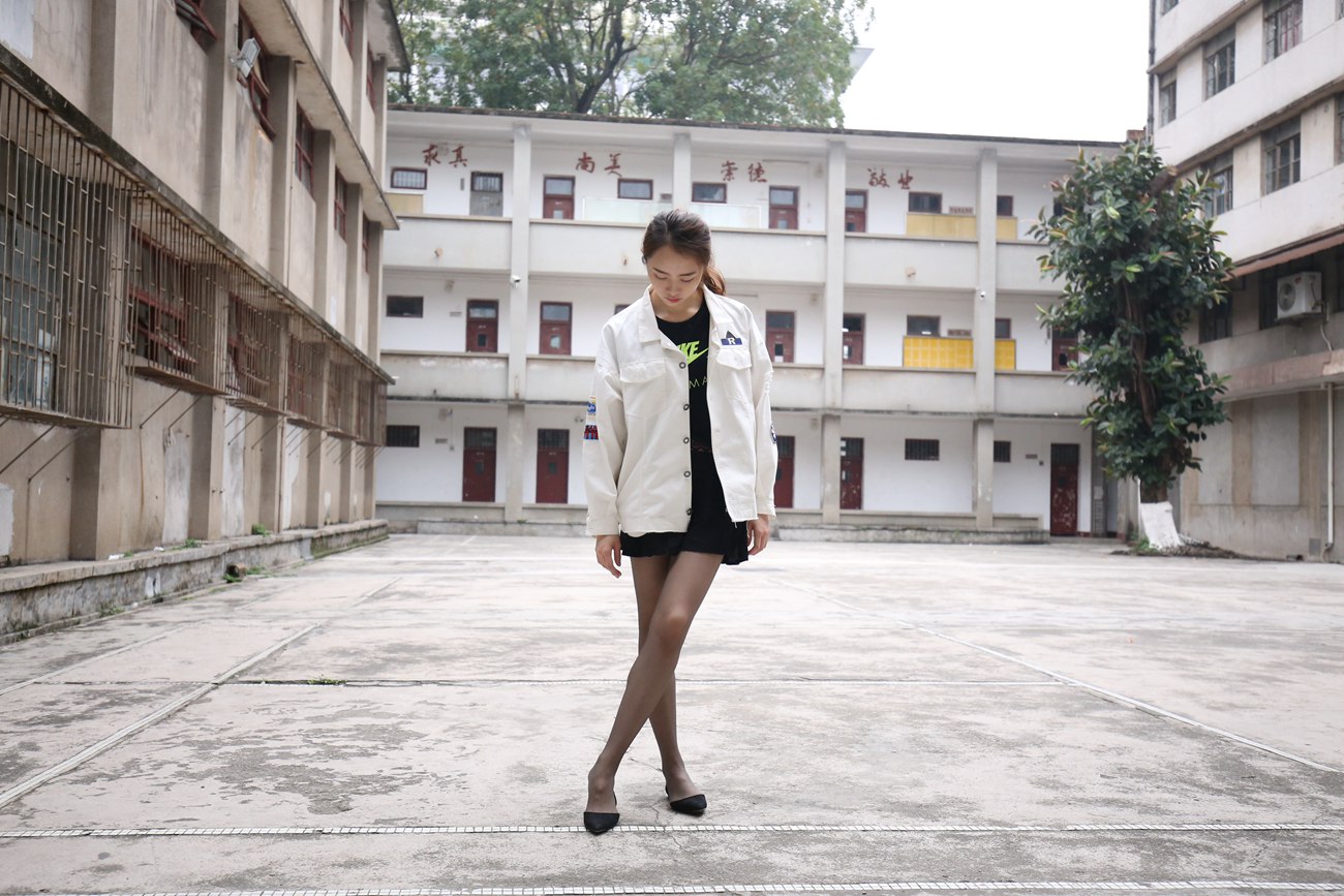 图片[183]-大西瓜爱牙膏-早期作品-Z2-2 衬黑丝袜 (2) [240P] – 速更版-美库