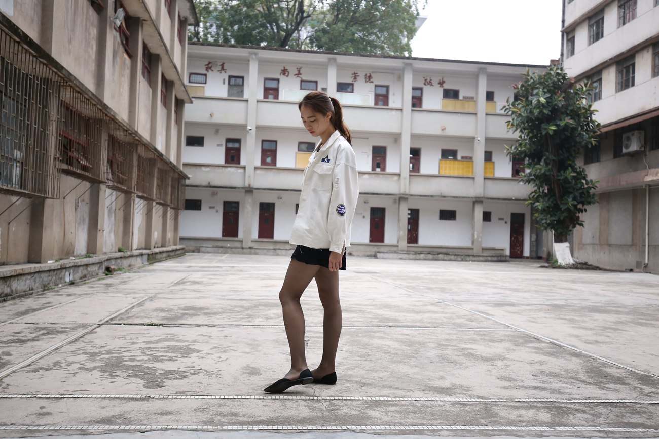 图片[184]-大西瓜爱牙膏-早期作品-Z2-2 衬黑丝袜 (2) [240P] – 速更版-美库