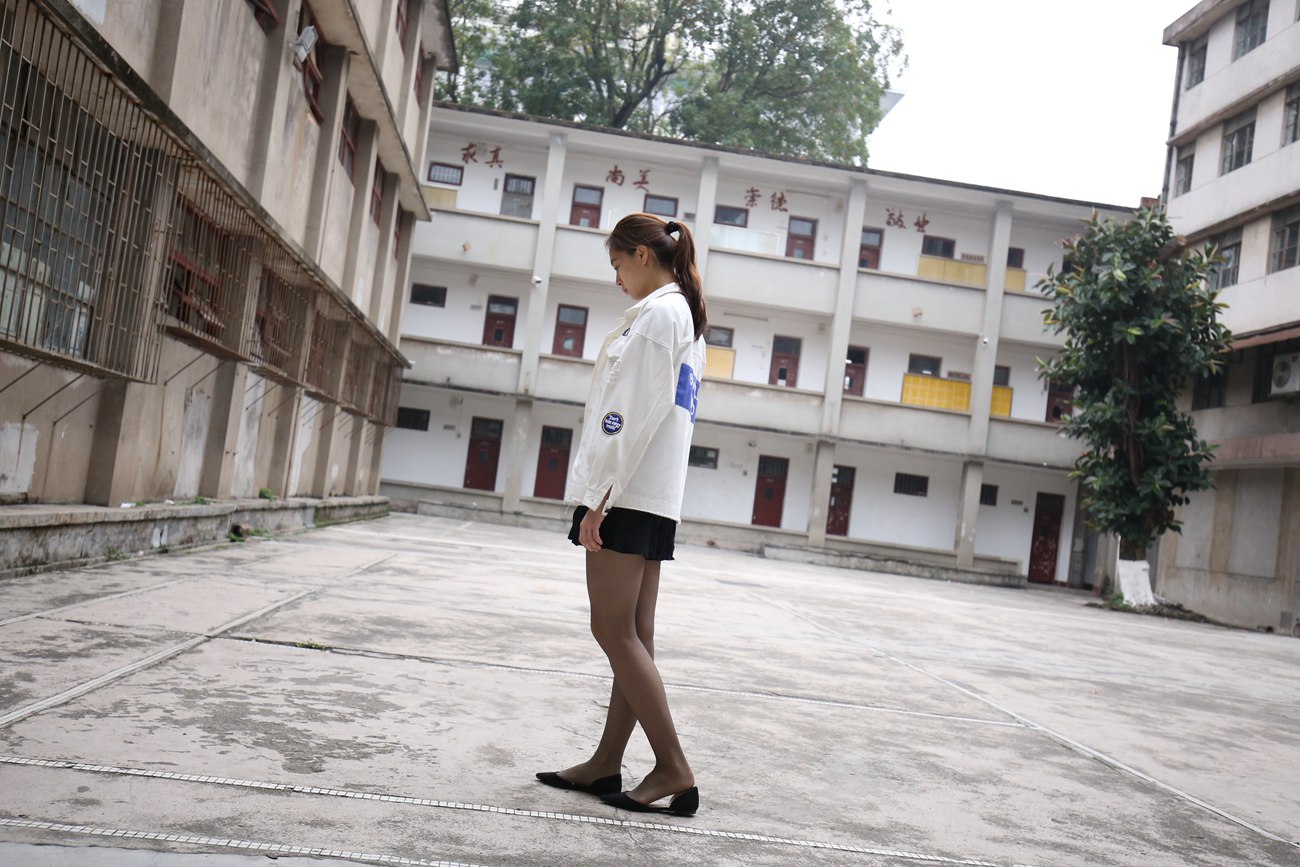 图片[189]-大西瓜爱牙膏-早期作品-Z2-2 衬黑丝袜 (2) [240P] – 速更版-美库