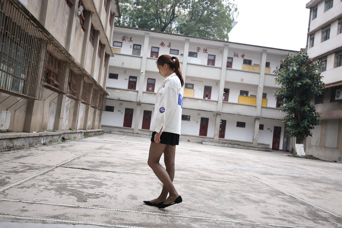 图片[190]-大西瓜爱牙膏-早期作品-Z2-2 衬黑丝袜 (2) [240P] – 速更版-美库