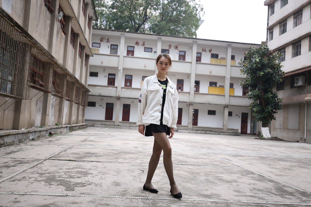 图片[196]-大西瓜爱牙膏-早期作品-Z2-2 衬黑丝袜 (2) [240P] – 速更版-美库