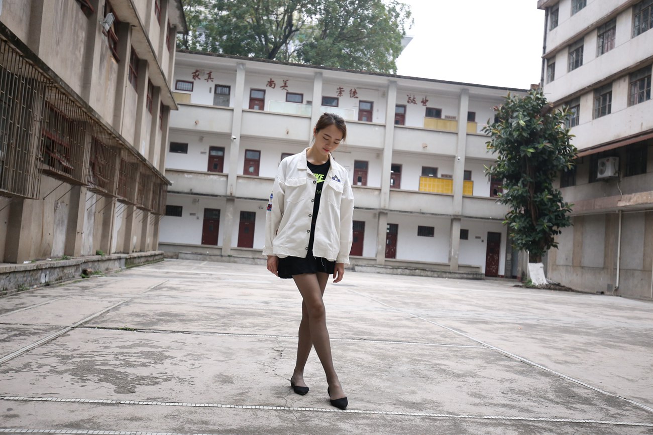 图片[197]-大西瓜爱牙膏-早期作品-Z2-2 衬黑丝袜 (2) [240P] – 速更版-美库