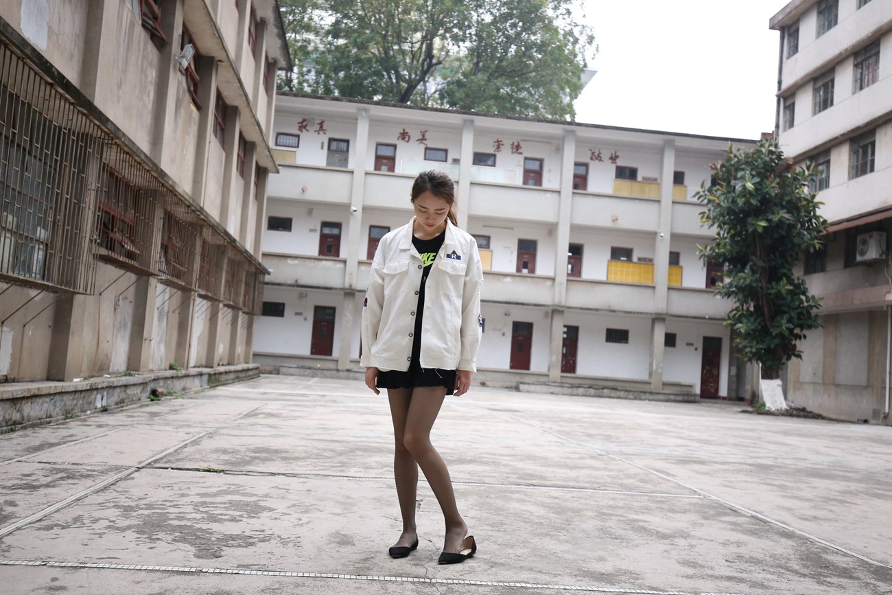 图片[199]-大西瓜爱牙膏-早期作品-Z2-2 衬黑丝袜 (2) [240P] – 速更版-美库