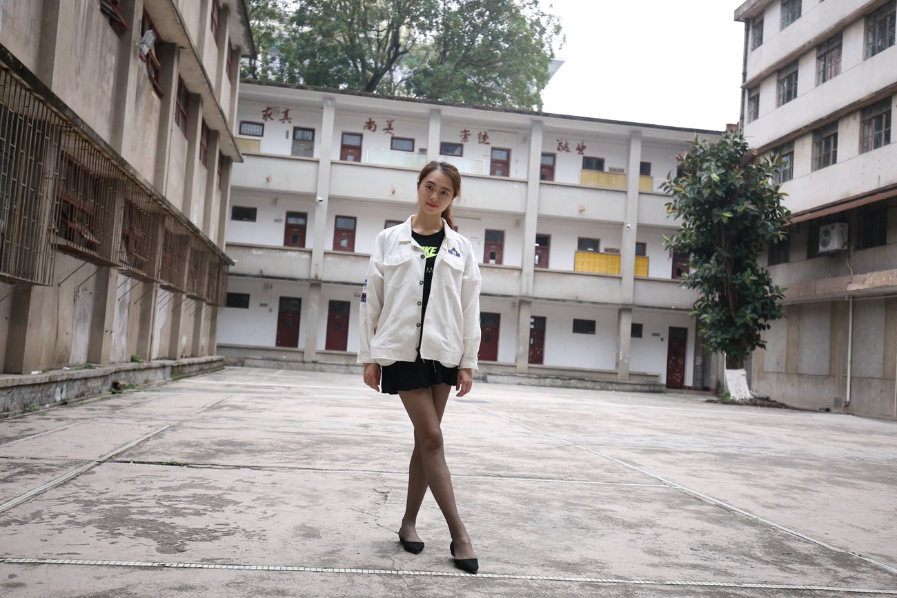 图片[198]-大西瓜爱牙膏-早期作品-Z2-2 衬黑丝袜 (2) [240P] – 速更版-美库