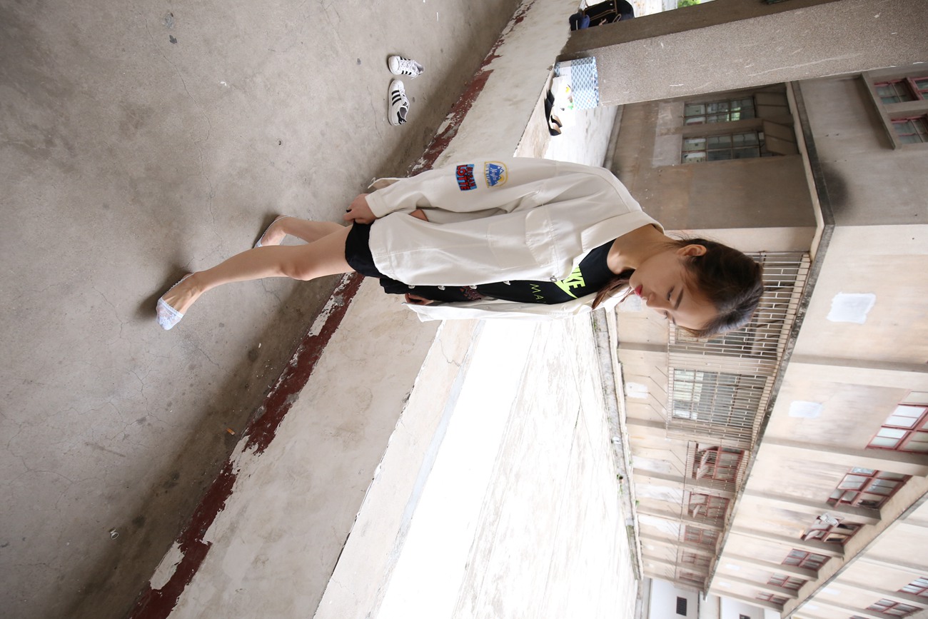 图片[250]-大西瓜爱牙膏-早期作品-Z2-3 衫裸足 (1) [284P] – 速更版-美库