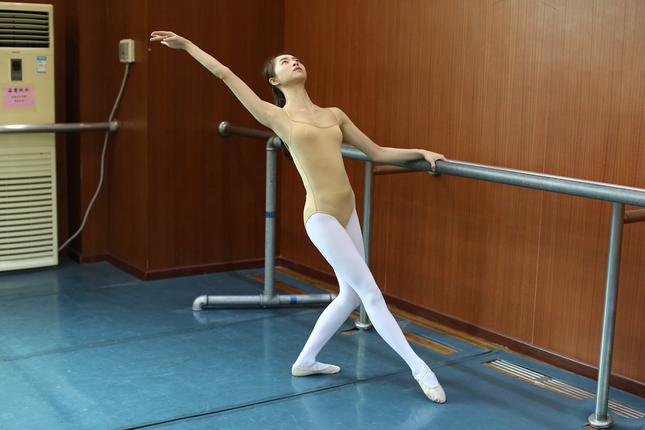 图片[61]-大西瓜爱牙膏-早期作品-Z2-5 衬白丝 (1)[164P] – 速更版-美库