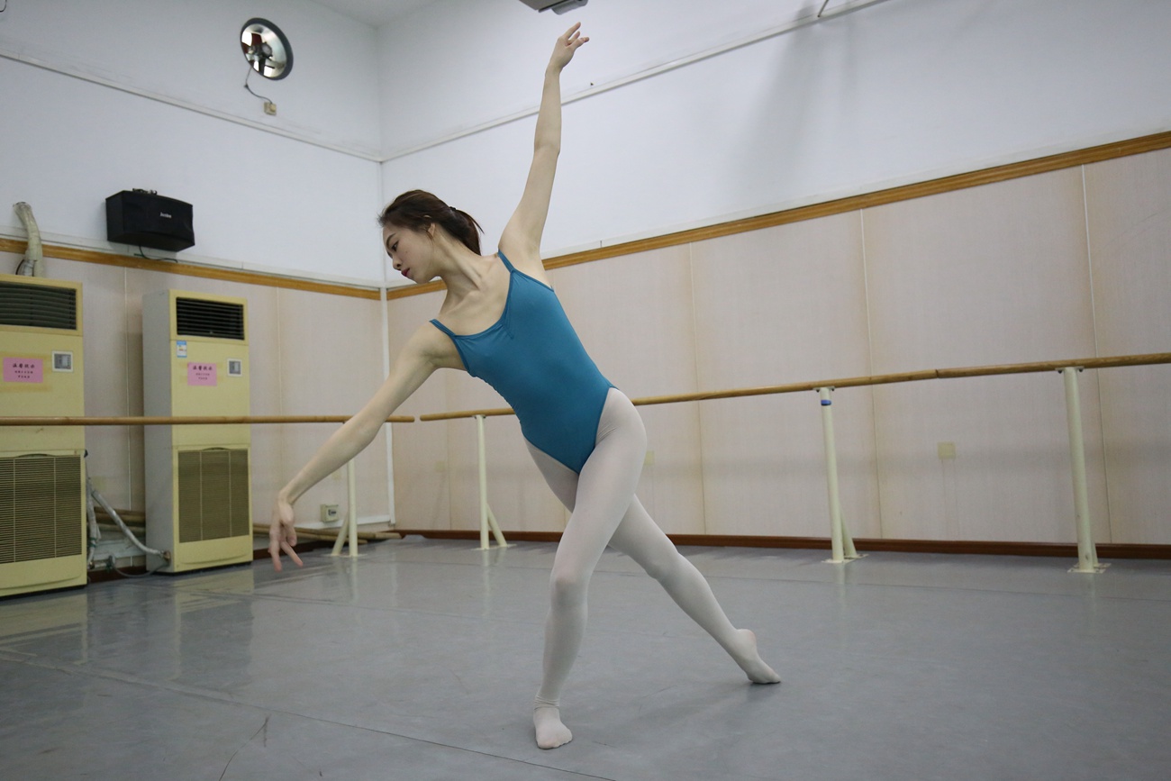 图片[214]-大西瓜爱牙膏-早期作品-Z2-5 衬白丝 (3)[252P] – 速更版-美库