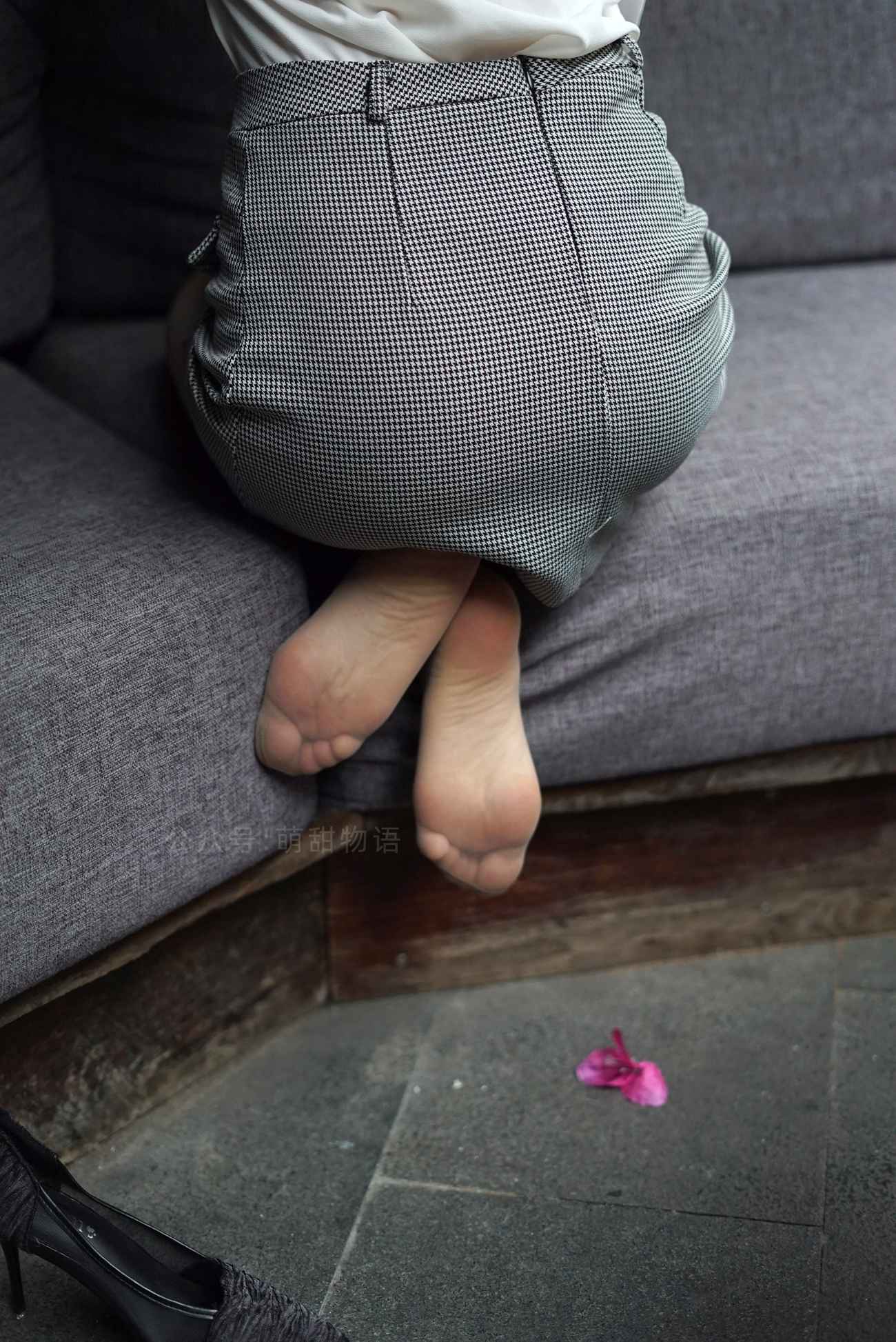 图片[65]-[萌甜物语]XM210 《在路边的座位玩脚脚-笑笑》[109] – 速更版-美库